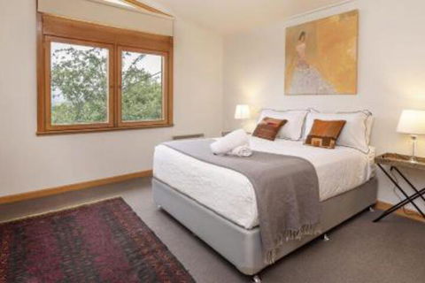 Alpine House Views Over Lake Jindabyne & The Snowy Mountains - Hotel VIC 0