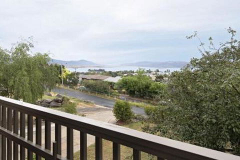Alpine House Views Over Lake Jindabyne & The Snowy Mountains - Hotel VIC 1