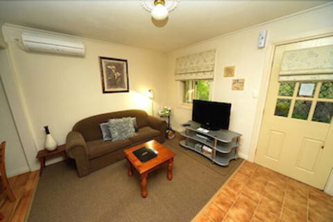 Riesling Trail & Clare Valley Cottages - Hotel VIC 3