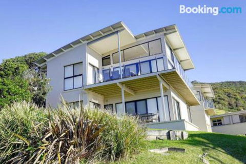 ROCKPOOL (4 Night Min) - Hotel VIC 2