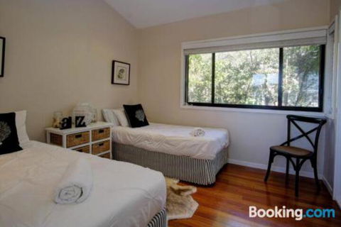 ROCKPOOL (4 Night Min) - Hotel VIC 3