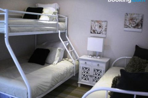 ROCKPOOL (4 Night Min) - Hotel VIC 5
