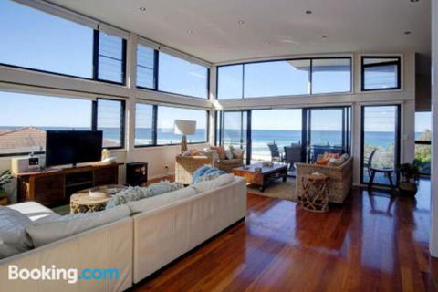 ROCKPOOL (4 Night Min) - Hotel VIC 7