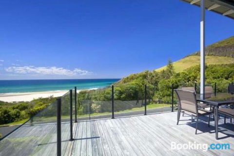 ROCKPOOL (4 Night Min) - Hotel VIC 6