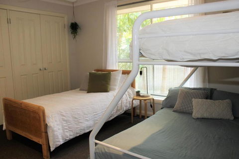 FRANGIPANI BEACH HOUSE PET FRIENDLY 22 Belbourie Cres Boomerang Beach - Hotel VIC 1