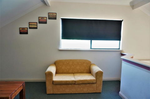 Ningaloo Breeze Villa 3 3 Bedroom Fully Self Contained Holiday Accommodation - Hotel VIC 3