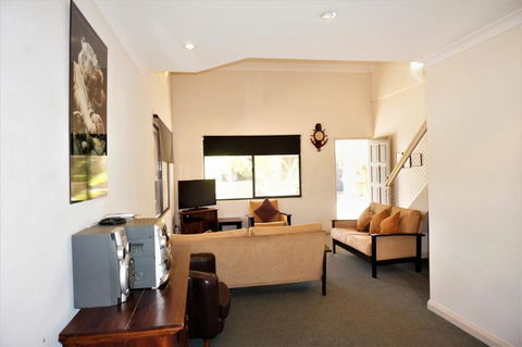 Ningaloo Breeze Villa 3 3 Bedroom Fully Self Contained Holiday Accommodation - Hotel VIC 4