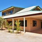 Ningaloo Breeze Villa 3 3 Bedroom Fully Self Contained Holiday Accommodation - Hotel VIC 1