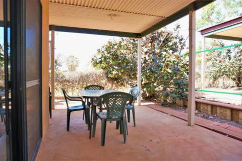 Ningaloo Breeze Villa 5 3 Bedroom Fully Self Contained Holiday Accommodation - Hotel VIC 2