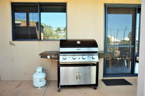 Ningaloo Breeze Villa 2 3 Bedroom Fully Self Contained Holiday Accommodation - Hotel VIC 2