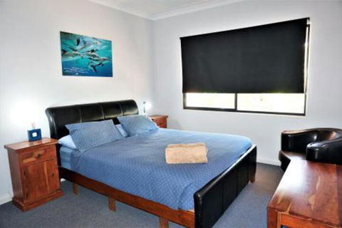 Ningaloo Breeze Villa 2 3 Bedroom Fully Self Contained Holiday Accommodation - Hotel VIC 5
