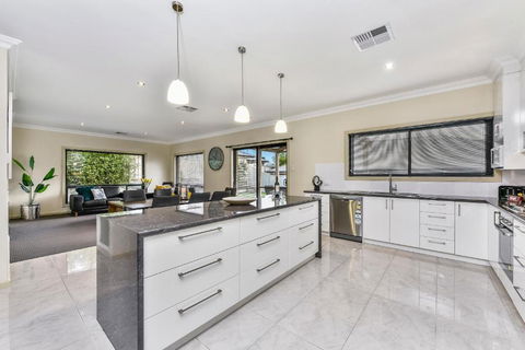 Accommodation On Lansell 2 - Hotel VIC 1