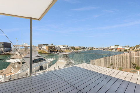 Anchored Access To The Gippsland Lakes - Hotel VIC 6