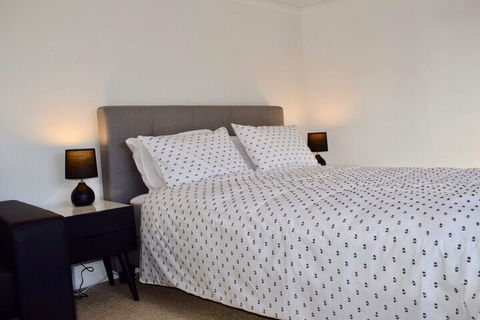 Comfortable 3 Bedroom Apartment In Trendy Haberfield - Hotel VIC 6