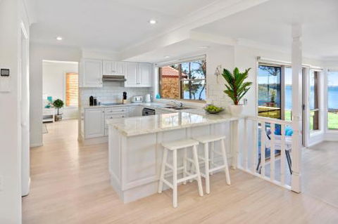 Adrift Retreat St. Georges Basin Waterfront Home - Hotel VIC 2