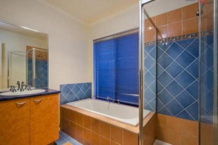 Altona Meadows VIC Hotel VIC