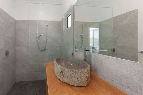 The Lookout - Hotel VIC 7