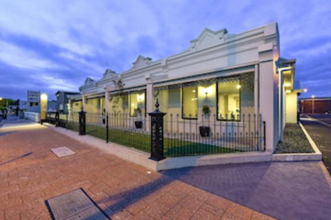 Aloha Central Premium Studios - Hotel VIC 0