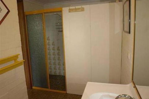 ANCHORAGE 1 - Hotel VIC 4