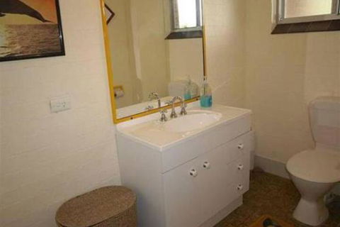 ANCHORAGE 1 - Hotel VIC 2