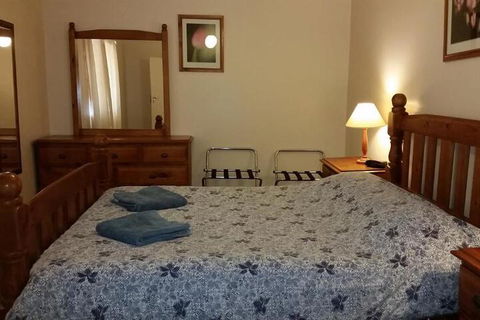 About Town Cottages - Hotel VIC 2