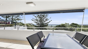 A Stylish Apartment With Noosa Views! Unit 6 Yaringa 29 Noosa Drive - Hotel VIC 5