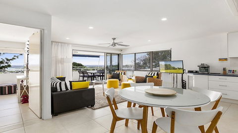 A Stylish Apartment With Noosa Views! Unit 6 Yaringa 29 Noosa Drive - Hotel VIC 6