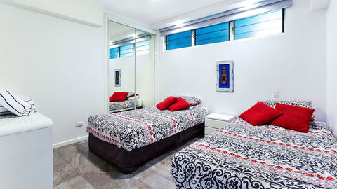 Poinciana 101 3 Bedroom Renovated Spacious 3 Bedroom Central Location With Golf Buggy - Hotel VIC 4