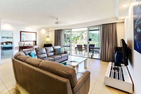 Poinciana 101 3 Bedroom Renovated Spacious 3 Bedroom Central Location With Golf Buggy - Hotel VIC 2