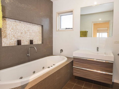 Grevillea 1 / 12 Poly Cow Lane - Hotel VIC 3