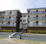 4 Adriana 83 Ronald Avenue open plan living with backyard - Hotel VIC