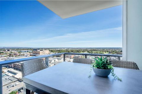 A Cut Above The West Pool Rooftop Bar Gym Wifi - Hotel VIC 1