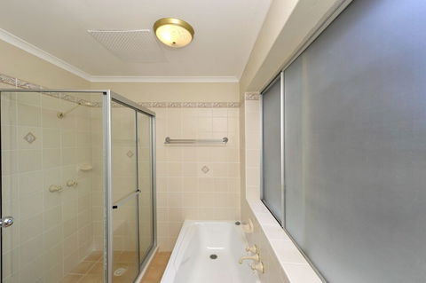 Adriana 6 / 83 85 Ronald Avenue - Hotel VIC 3