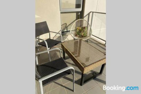 SKY GARDENS SUNSET RIVER VIEW NETFLIX WINE PARKING - Hotel VIC 3
