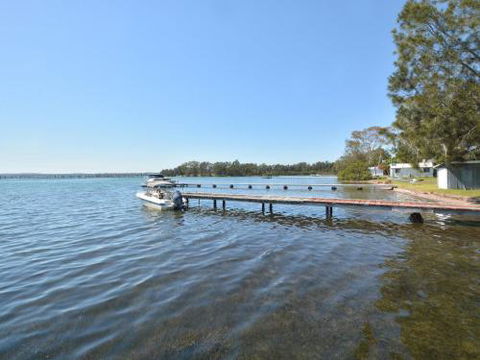 Morisset Waterfront 1bdr Studio Looking Over Trinity Marina - Hotel VIC 4