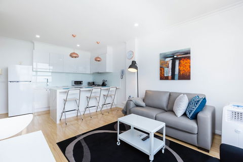 ROLAND, 1BDR Melbourne Apartment - Hotel VIC 3