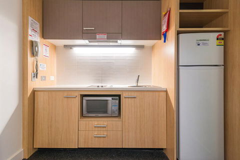 RMIT Village House - Hotel VIC 3