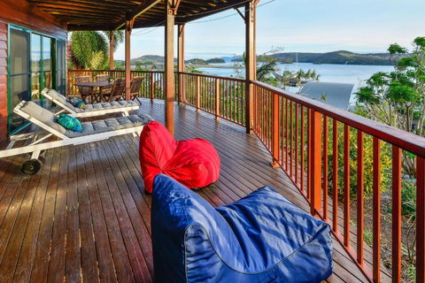 NEWLY BEAUTFULLY RENOVATED 16 The Casuarina 3 Bedroom House With 180 Degree Ocean Views - Hotel VIC 4