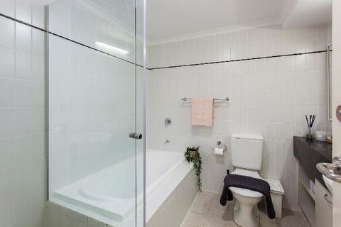 A Comfy 2BR Home Top Location FREE Parking - Hotel VIC 5