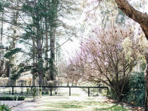 KIRRIEMUIR Burradoo Southern Highlands 4pm Check Out Sunday - Hotel VIC 1