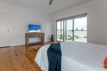 Government Road 13 - Hotel VIC 4