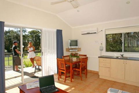 Port Stephens Koala Sanctuary - Hotel VIC 4