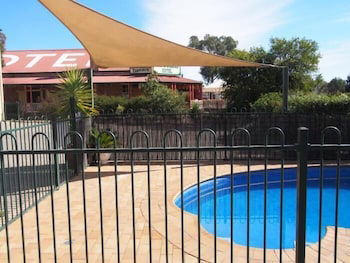 Golden Guitar Motor Inn - Hotel VIC 0