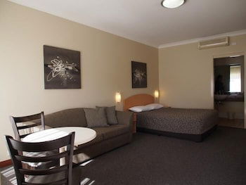 Golden Guitar Motor Inn - Hotel VIC 4