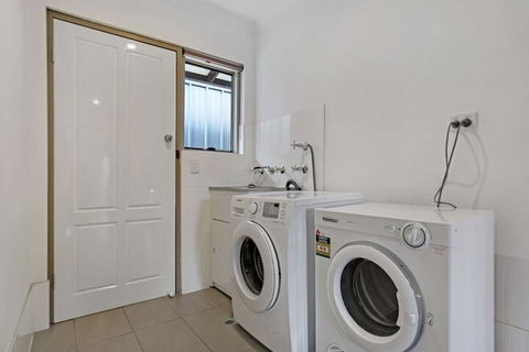 Adelaide Holiday Homes - Hotel VIC 2