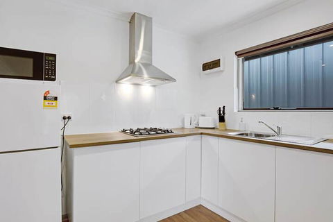 Adelaide Holiday Homes - Hotel VIC 4