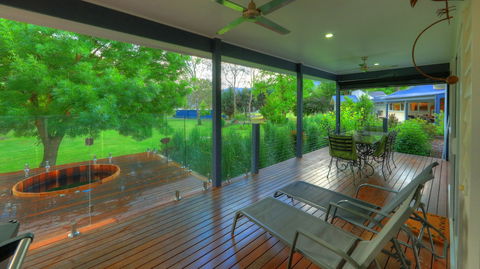 G.g's By The River - Hotel VIC 4