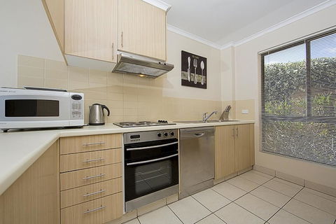 Accommodate Canberra - Kingston Court - Hotel VIC 2