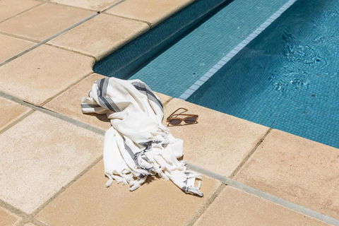 Noosa Court 4 - Hotel VIC 2