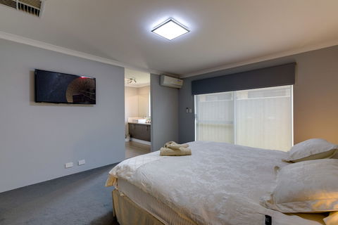 Rainbow Dream House PERTH Holiday Home - Hotel VIC 2